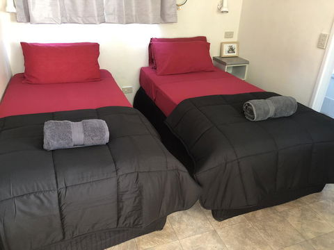 Mataranka Roadhouse - Accommodation QLD 7