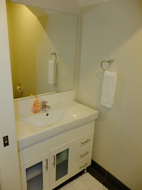 Rock Wallaby - Accommodation QLD 15