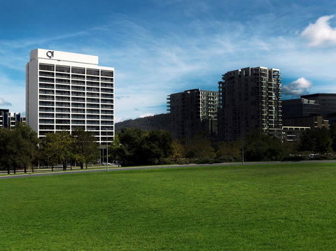 QT Canberra - Accommodation QLD 16