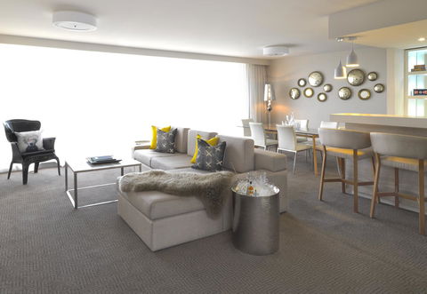 QT Canberra - Accommodation QLD 24