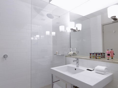 QT Canberra - Accommodation QLD 38