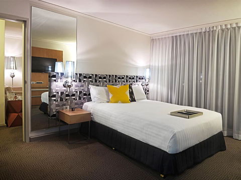 QT Canberra - Accommodation QLD 8