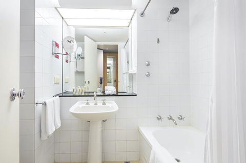 Crowne Plaza Canberra, An IHG Hotel - Accommodation QLD 26