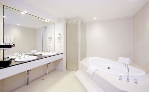 Crowne Plaza Canberra, An IHG Hotel - Accommodation QLD 20