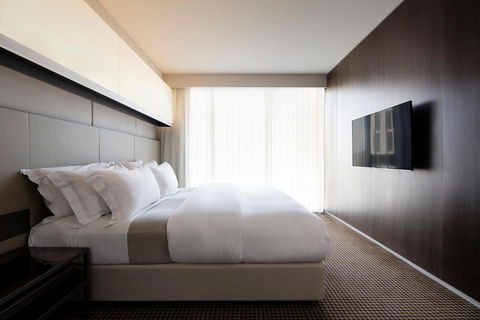 Hotel Realm - Accommodation QLD 15