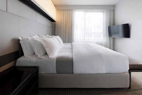 Hotel Realm - Accommodation QLD 11