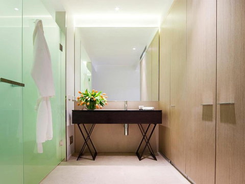 Burbury Hotel - Accommodation QLD 6