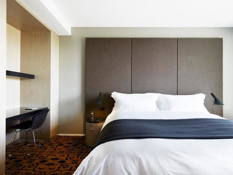 Burbury Hotel - Accommodation QLD 5