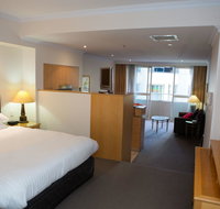 Bond 215 - Accommodation QLD