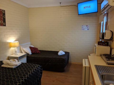 Bondi Motel - Accommodation QLD 1