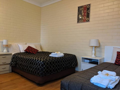 Bondi Motel - Accommodation QLD 2