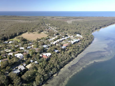 Booti Booti Chateau Lakeside - Accommodation QLD 1