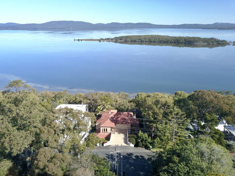 Booti Booti Chateau Lakeside - Accommodation QLD 0