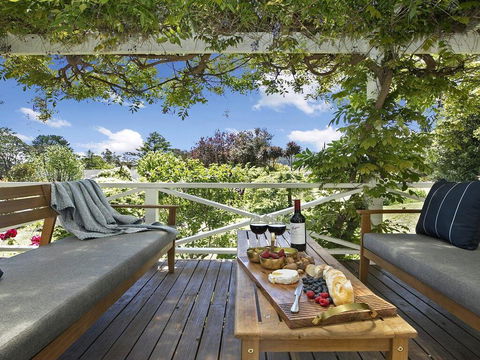 Bourne Cottage - Perfect For All Seasons - Accommodation QLD 0