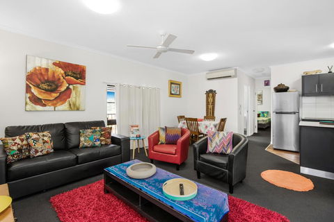 BOUTIQUE APARTMENTS BEACH LOCATION - Accommodation QLD 0