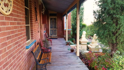 Boutique Motel Sefton House - Accommodation QLD 2