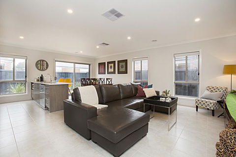 BOUTIQUE STAYS - Carinya - Accommodation QLD 0