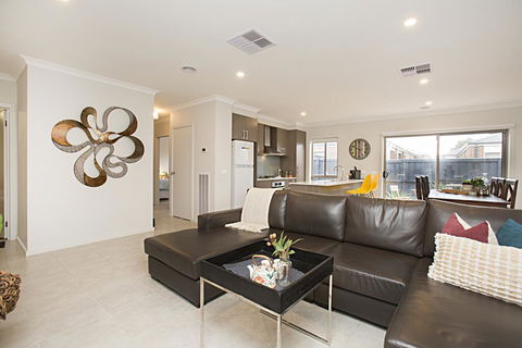 BOUTIQUE STAYS - Carinya - Accommodation QLD 1