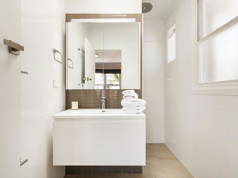 Boutique Stays - Sandy Breeze 1 - Accommodation QLD 2