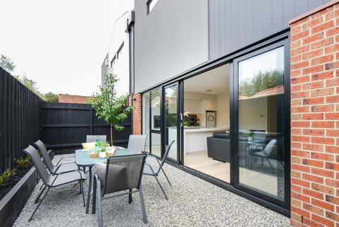 Boutique Stays-Murrumbeena Place 1 - Accommodation QLD 3