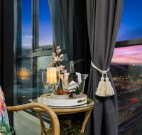 Braddon Penthouse Top Location Netflix WiFi Views - Accommodation QLD