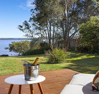 Braeside - waterfront fireplace - Accommodation QLD