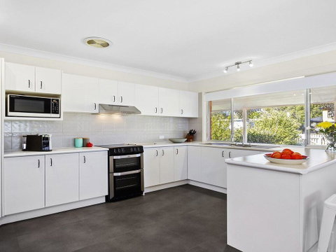 Braeside - Waterfront, Fireplace - Accommodation QLD 2
