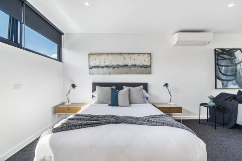 Brand New Beachside Studio Apartment - Accommodation QLD 2