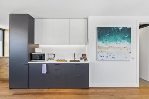 Brand New Beachside Studio Apartment - Accommodation QLD 3
