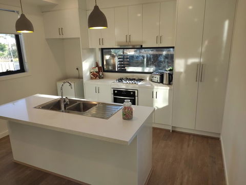 Brand New Peninsula Escape 100m To Water - Accommodation QLD 3