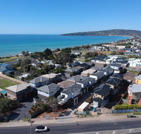 Brand new Peninsula Escape 100m to water - Accommodation QLD