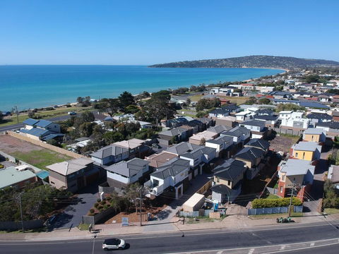 Brand New Peninsula Escape 100m To Water - Accommodation QLD 0