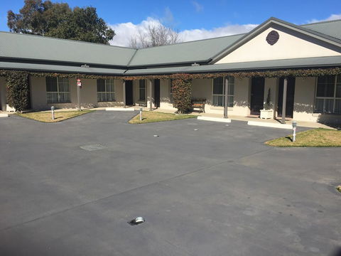 Breakout Motor Inn - Accommodation QLD 2