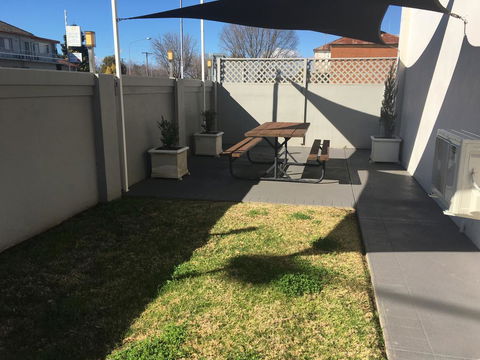 Breakout Motor Inn - Accommodation QLD 1