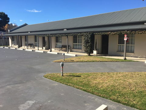 Breakout Motor Inn - Accommodation QLD 3