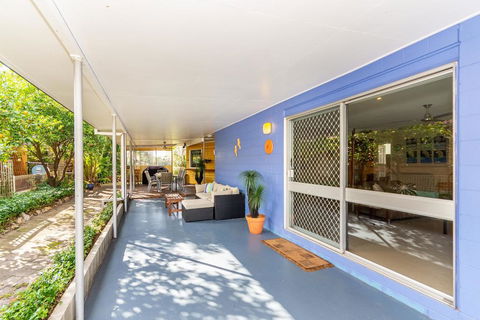 Bribie Beach House, Waterfront Directly Across The Road - Solander Esp, Banksia Beach - Accommodation QLD 3