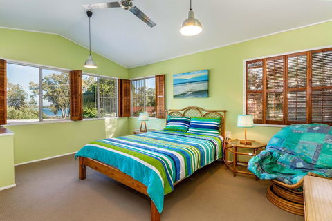 Bribie Beach House, Waterfront Directly Across The Road - Solander Esp, Banksia Beach - Accommodation QLD 1