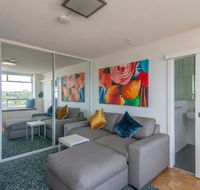 Bright Studio with Amazing City Views - Accommodation QLD