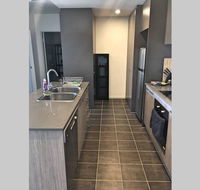 Bright Modern Stylish - Top Floor Apt - Woden - Accommodation QLD