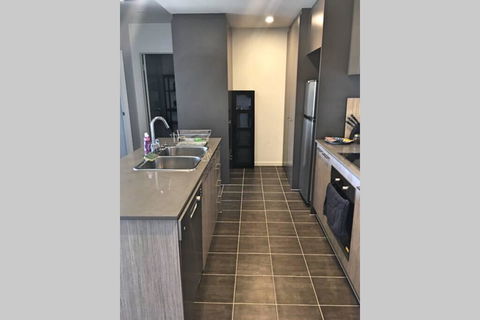 Bright, Modern, Stylish - Top Floor Apt - Woden - Accommodation QLD 0