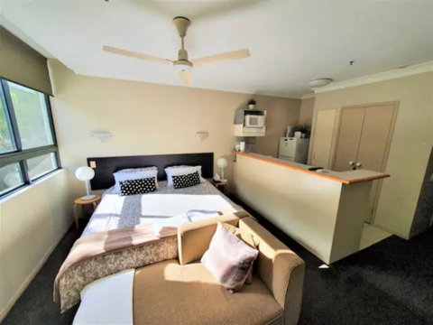 Brisbane City Resort Style Studio Waterfront Apartment - WINTER SPECIAL! - Accommodation QLD 1