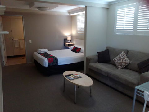 Brisbane Street Studios - Accommodation QLD 2