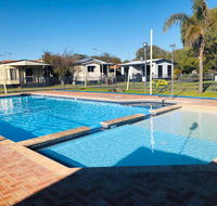 Broadwater Beach Cottage with WiFi - Accommodation QLD