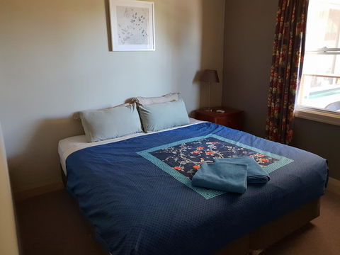 Bunbury's Most Convenient Location - Unit 2 - Accommodation QLD 3