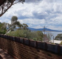 Bundilla 3 - Lake views from the Balcony - Accommodation QLD