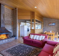 Bundilla 4- Townhouse with Wifi - Accommodation QLD