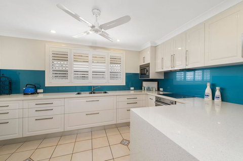 Burkeys, 5 Main Street - Accommodation QLD 0