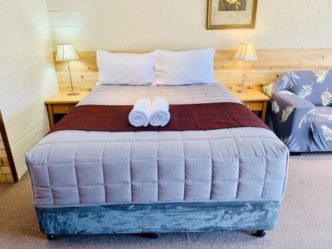 Burringa Garden Motel - Accommodation QLD 3