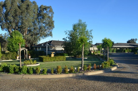 Burringa Garden Motel - Accommodation QLD 0