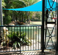 Bushland Beach Tavern - Accommodation QLD